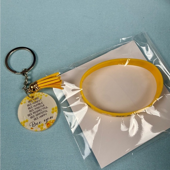 ‼️5/$25‼️Yellow Bee Keychain and Bracelet Set - Picture 2 of 3